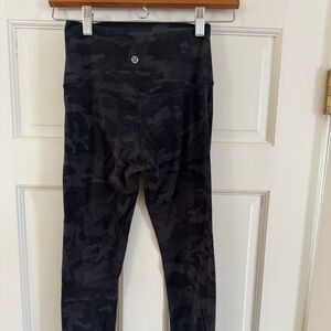 Size 4 Lululemon Align capri camo leggings